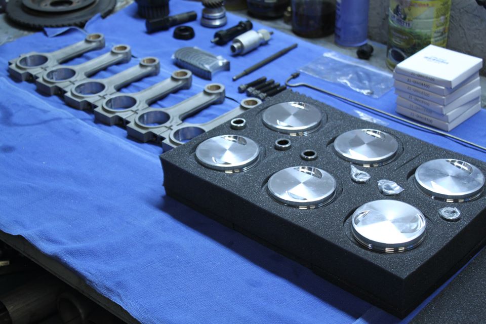 Forged pistons for bmw m20